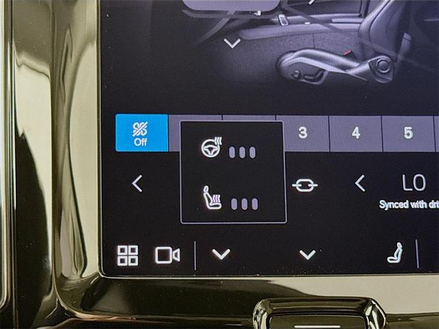 Photo of 2025 Crystal White Volvo XC60 Plug-In Hybrid
