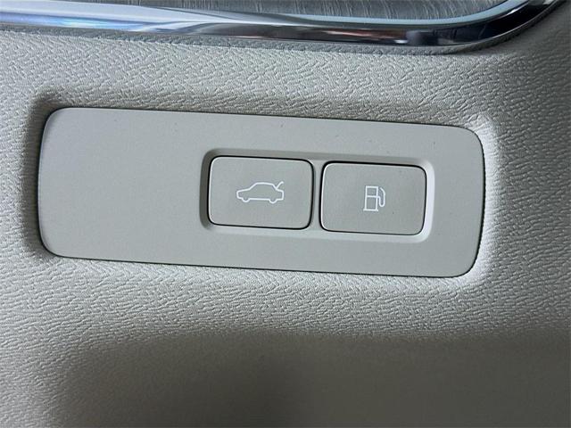 Photo of 2025 Crystal White Volvo XC60 Plug-In Hybrid