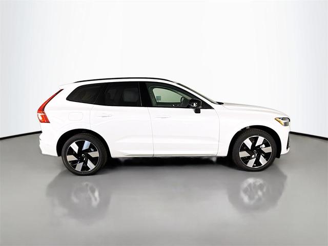 Photo of 2025 Crystal White Volvo XC60 Plug-In Hybrid