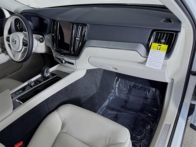 Photo of 2025 Crystal White Volvo XC60 Plug-In Hybrid
