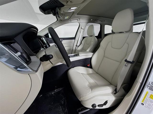 Photo of 2025 Crystal White Volvo XC60 Plug-In Hybrid