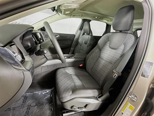Photo of 2025 Bright Dusk Met Volvo XC60