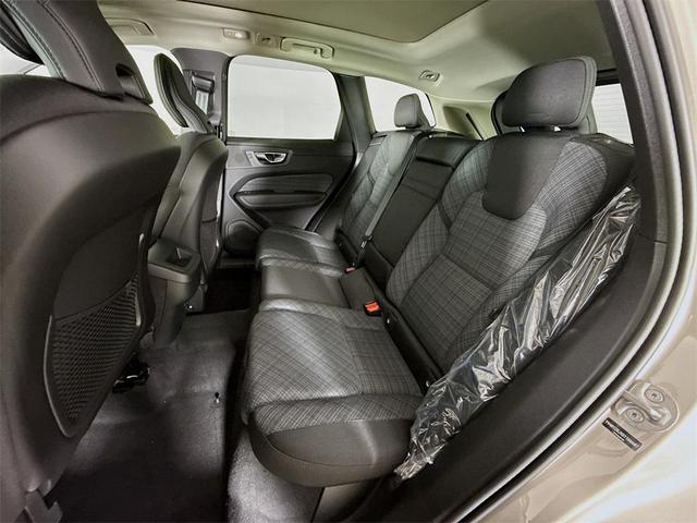 Photo of 2025 Bright Dusk Met Volvo XC60