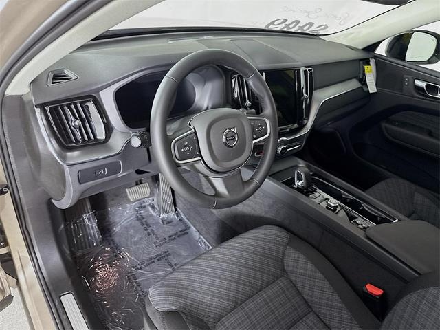 Photo of 2025 Bright Dusk Met Volvo XC60