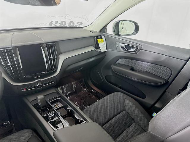 Photo of 2025 Bright Dusk Met Volvo XC60