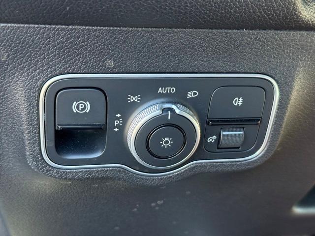Photo of 2024 Silver Mercedes-Benz GLB 250