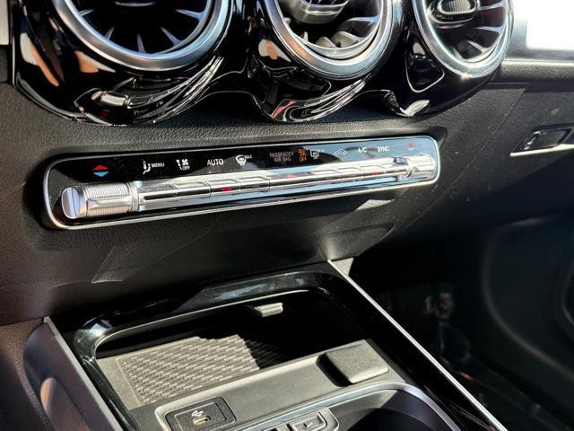 Photo of 2024 Silver Mercedes-Benz GLB 250