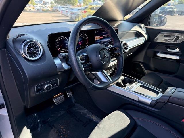 Photo of 2024 Silver Mercedes-Benz GLB 250