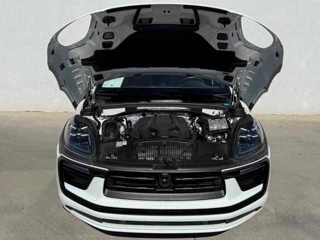 Photo of 2024 White Porsche Macan