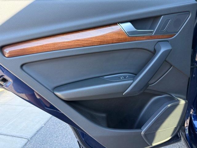 Photo of 2022 Navarra Blue Metallic Audi Q5