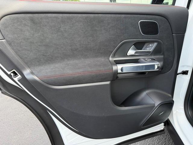 Photo of 2025 Polar White Mercedes-Benz GLB 250