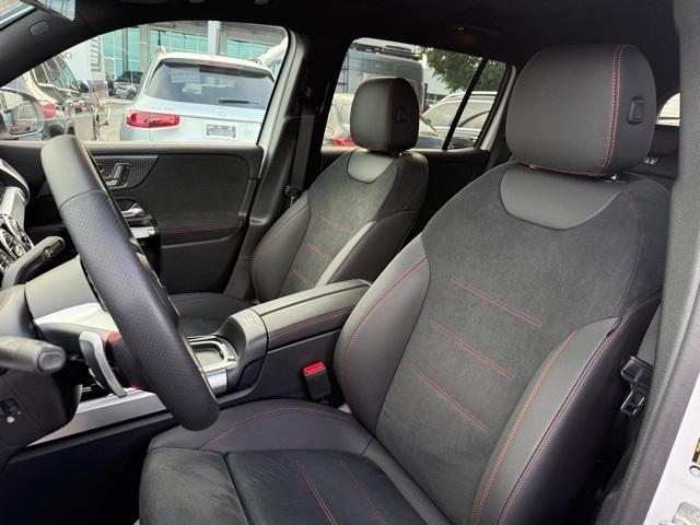 Photo of 2025 Polar White Mercedes-Benz GLB 250