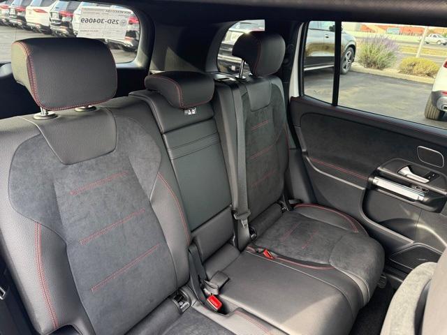 Photo of 2025 Polar White Mercedes-Benz GLB 250