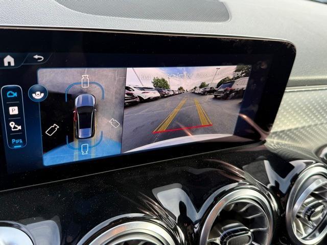 Photo of 2025 Polar White Mercedes-Benz GLB 250
