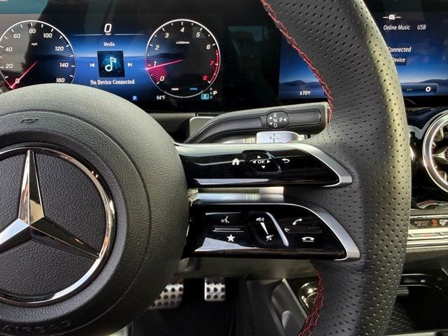 Photo of 2025 Polar White Mercedes-Benz GLB 250