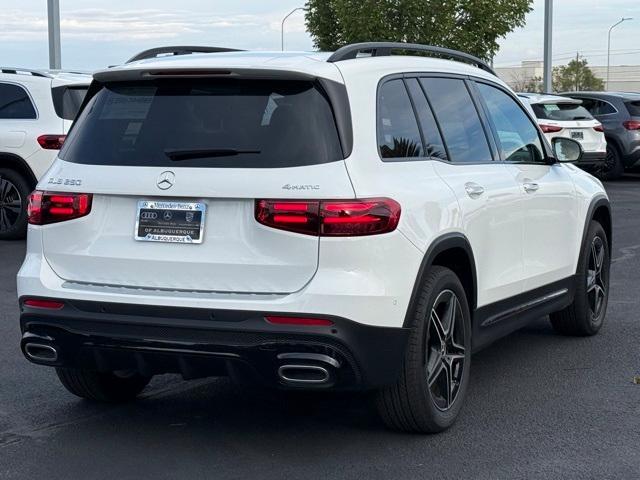 Photo of 2025 Polar White Mercedes-Benz GLB 250