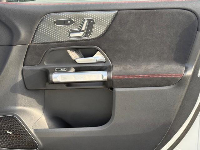 Photo of 2025 Polar White Mercedes-Benz GLB 250