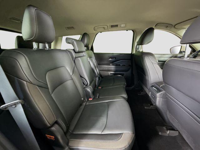 Photo of 2022 White Nissan Pathfinder