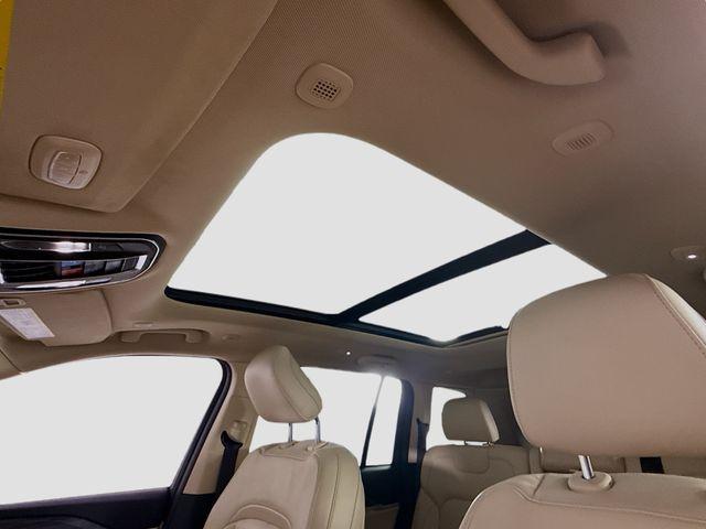 Photo of 2022 Silver Zynith Jeep Grand Cherokee