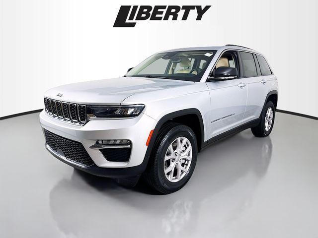 Photo of 2022 Silver Zynith Jeep Grand Cherokee