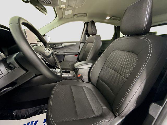 Photo of 2024 Oxford White Ford Escape