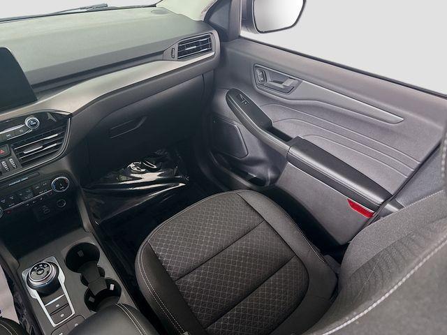 Photo of 2024 Oxford White Ford Escape