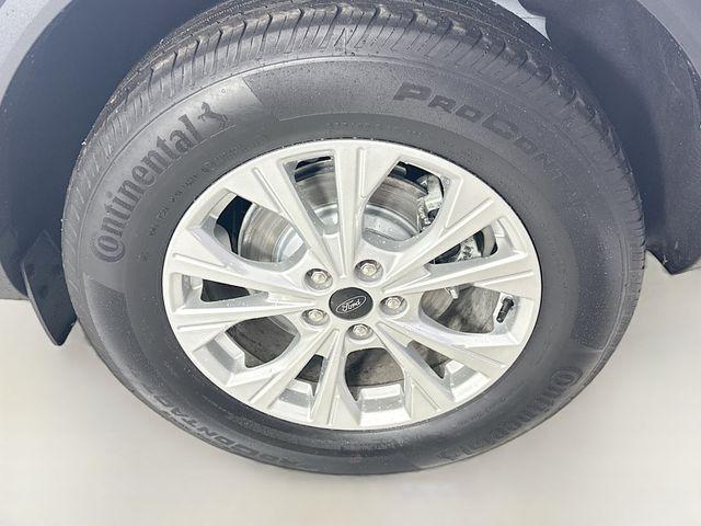 Photo of 2024 Oxford White Ford Escape