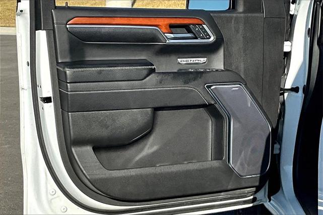 Photo of 2022 Summit White GMC Sierra 1500