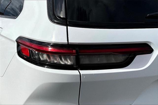 Photo of 2024 Bright White Clearcoat Jeep Grand Cherokee L
