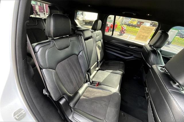 Photo of 2024 Bright White Clearcoat Jeep Grand Cherokee L