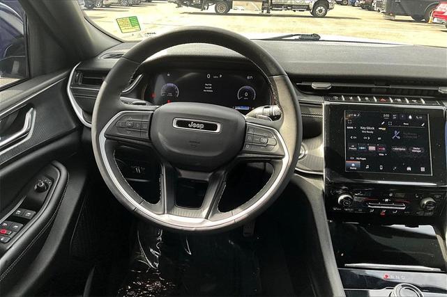 Photo of 2024 Bright White Clearcoat Jeep Grand Cherokee L
