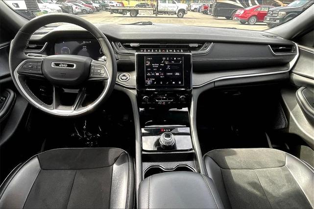 Photo of 2024 Bright White Clearcoat Jeep Grand Cherokee L