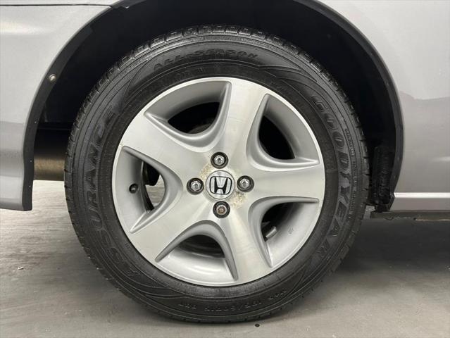 Photo of 2004 Magnesium Metallic Honda Civic