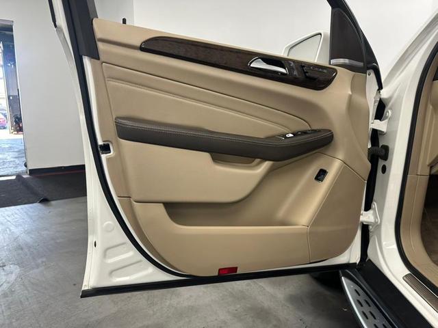Photo of 2015 Polar White Mercedes-Benz M-Class