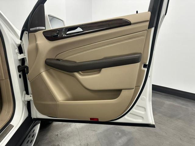 Photo of 2015 Polar White Mercedes-Benz M-Class