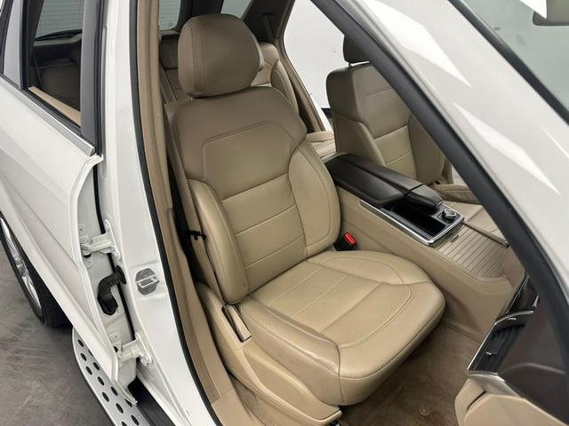 Photo of 2015 Polar White Mercedes-Benz M-Class