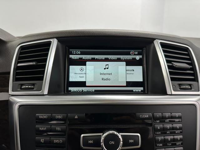 Photo of 2015 Polar White Mercedes-Benz M-Class