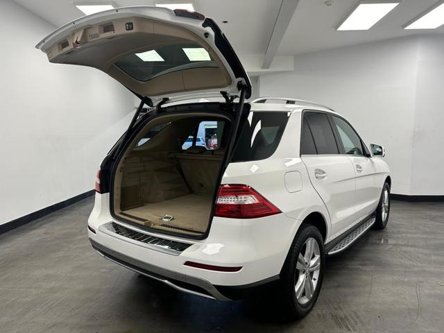 Photo of 2015 Polar White Mercedes-Benz M-Class