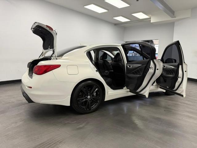 Photo of 2015 Moonlight White INFINITI Q50