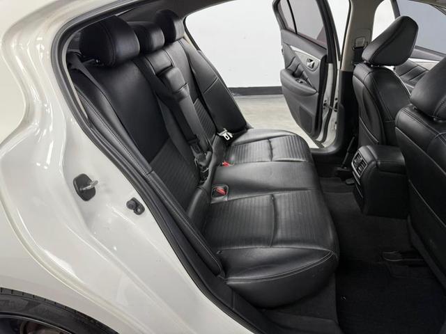 Photo of 2015 Moonlight White INFINITI Q50