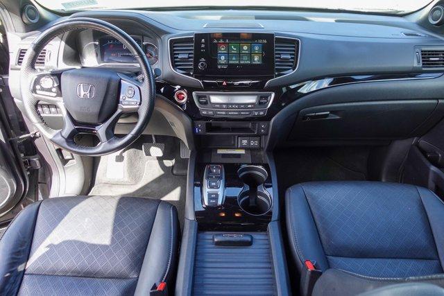 Photo of 2021 Gray Honda Passport