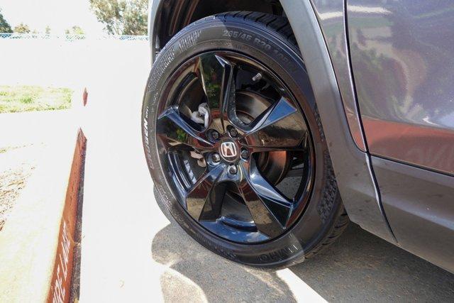 Photo of 2021 Gray Honda Passport
