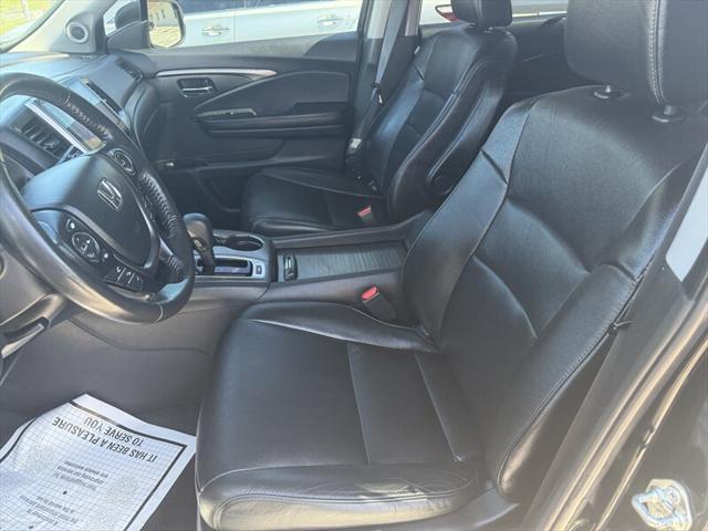 Photo of 2016 Crystal Black Pearl Honda Pilot