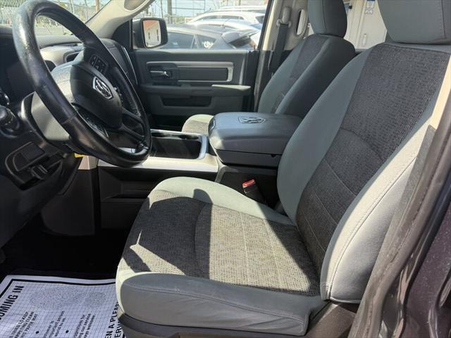 Photo of 2016 Granite Crystal Metallic Clearcoat RAM 1500