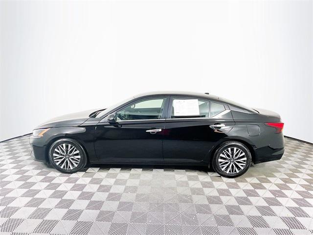 Photo of 2023 Super Black Nissan Altima