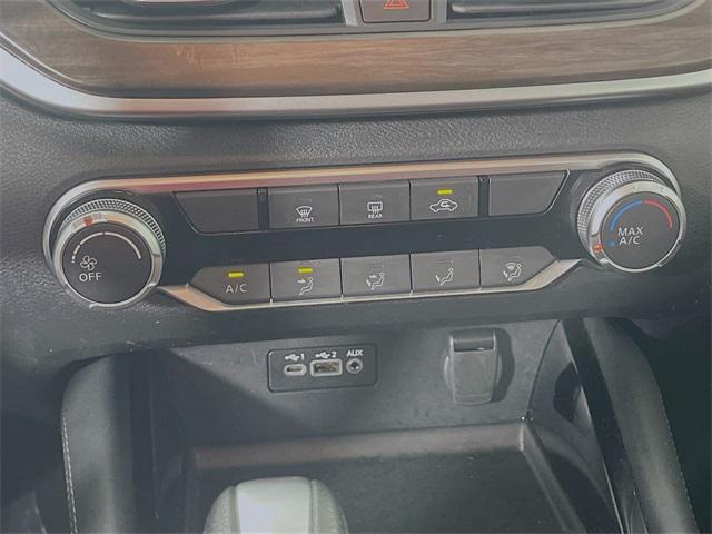 Photo of 2023 Super Black Nissan Altima