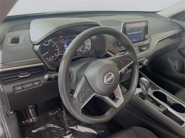 Photo of 2023 Super Black Nissan Altima