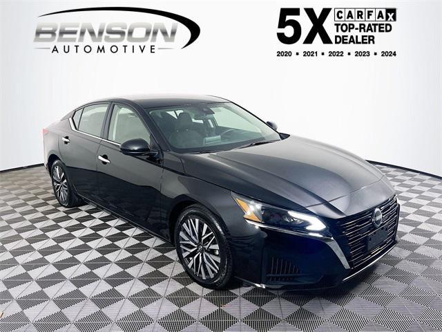 Photo of 2023 Super Black Nissan Altima