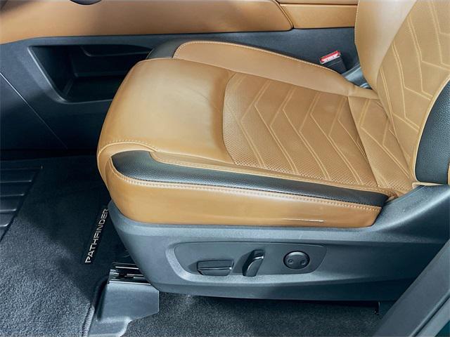 Photo of 2023 Obsidian Green Pearl Nissan Pathfinder