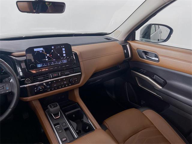 Photo of 2023 Obsidian Green Pearl Nissan Pathfinder
